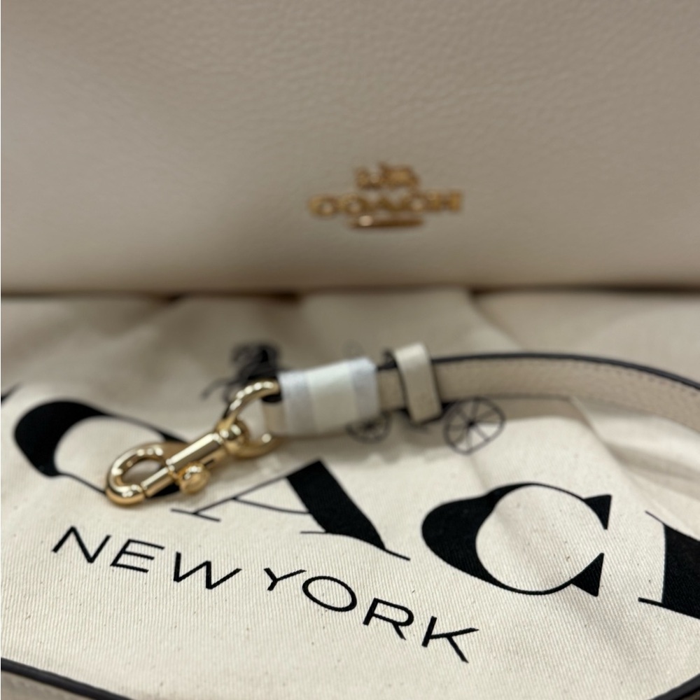 Coach Women's Zippered Leather Bag.2 Detachable Straps Shoulder Bag or Crossbody - Picture 2 of 13